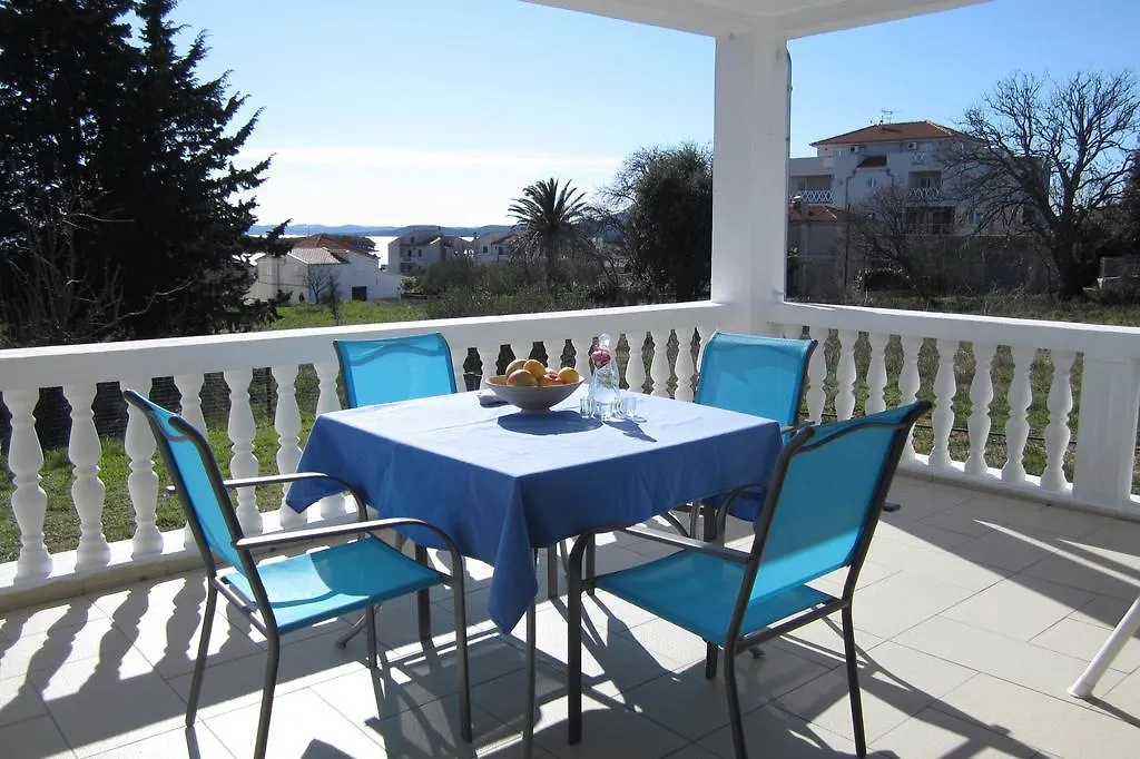 Holiday Home Mirta Pakostane 0*,