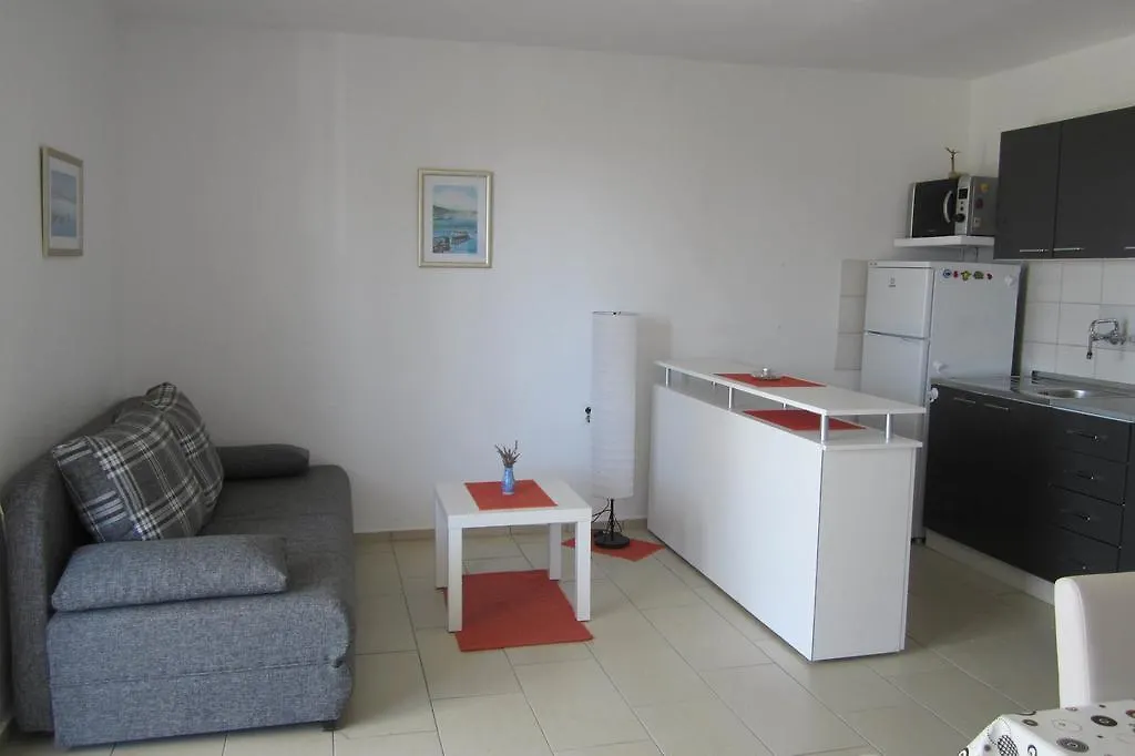 Holiday Home Mirta Pakostane
