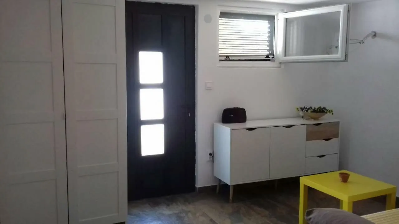 Holiday Home Mirta Pakostane