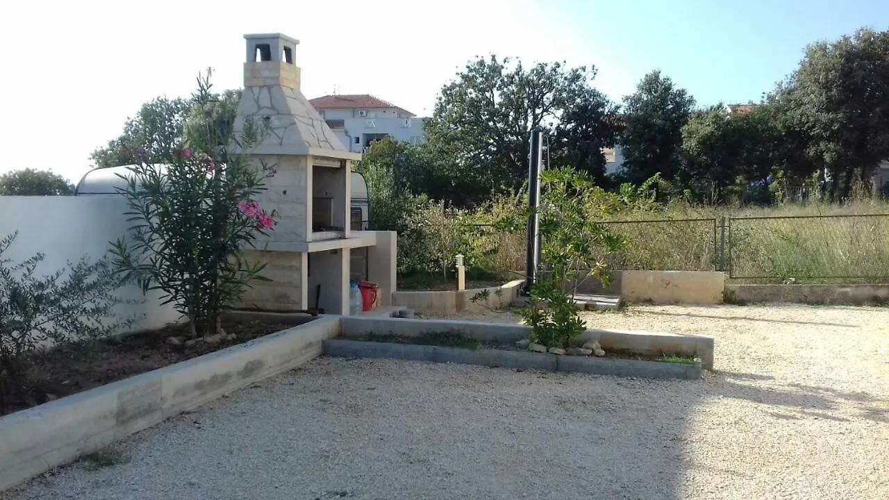 Holiday Home Mirta Pakostane