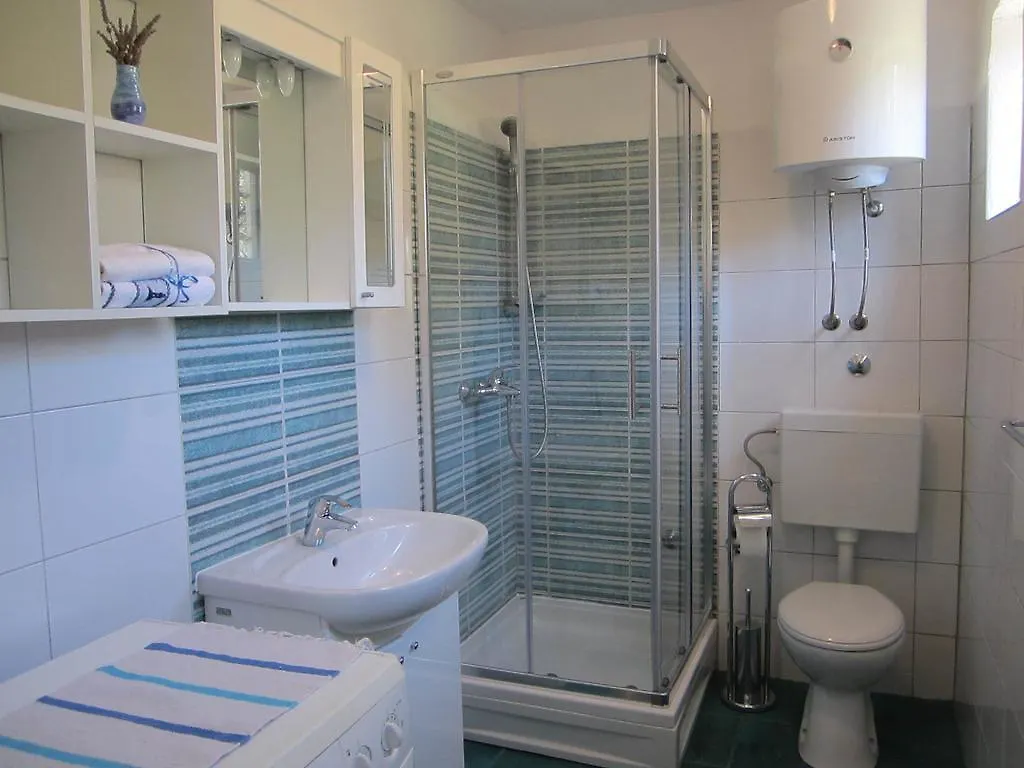 Holiday Home Mirta Pakostane 0*,