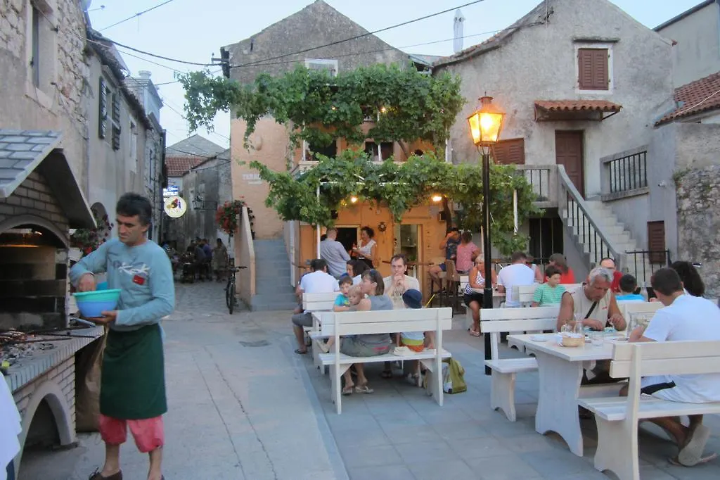 Holiday Home Mirta Pakostane