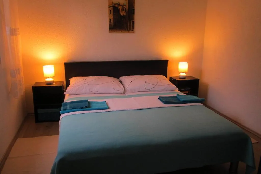 Holiday Home Mirta Pakostane